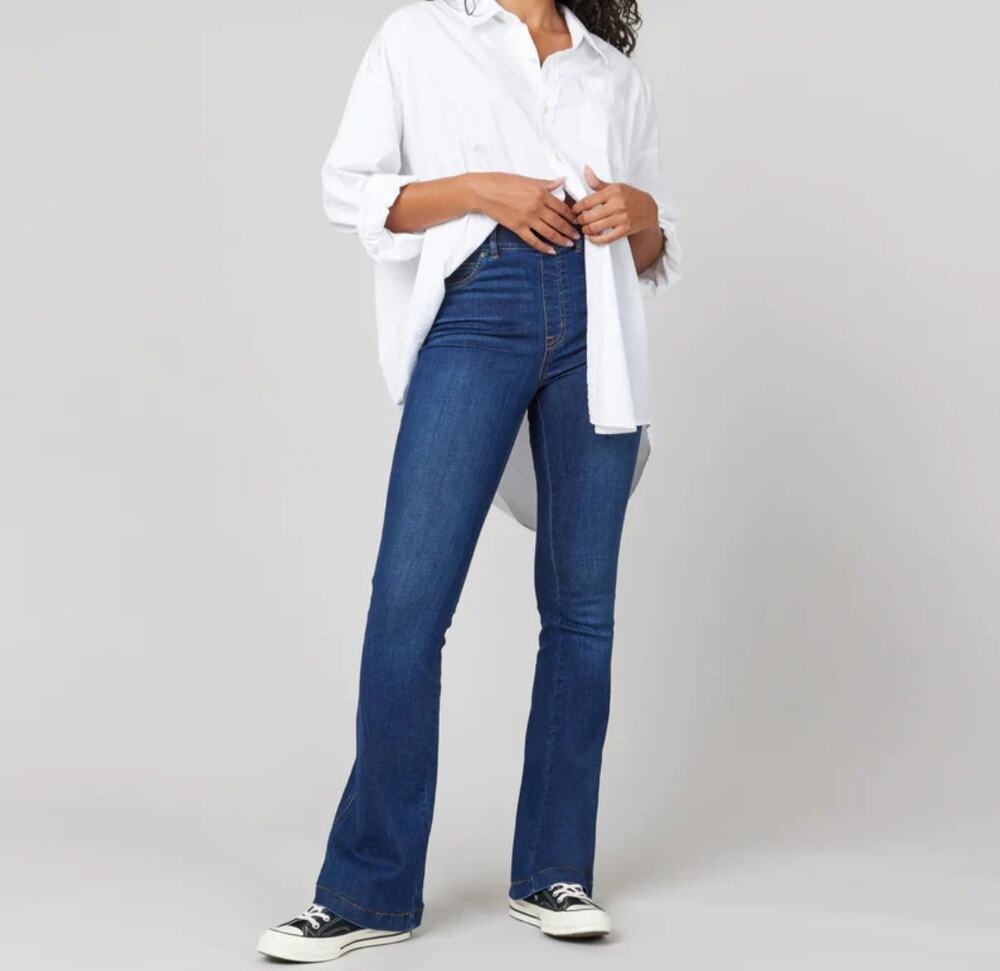 Spanx Jeans Flare Jeans in Midnight Shade size MP Blue Pull On Classic Retro